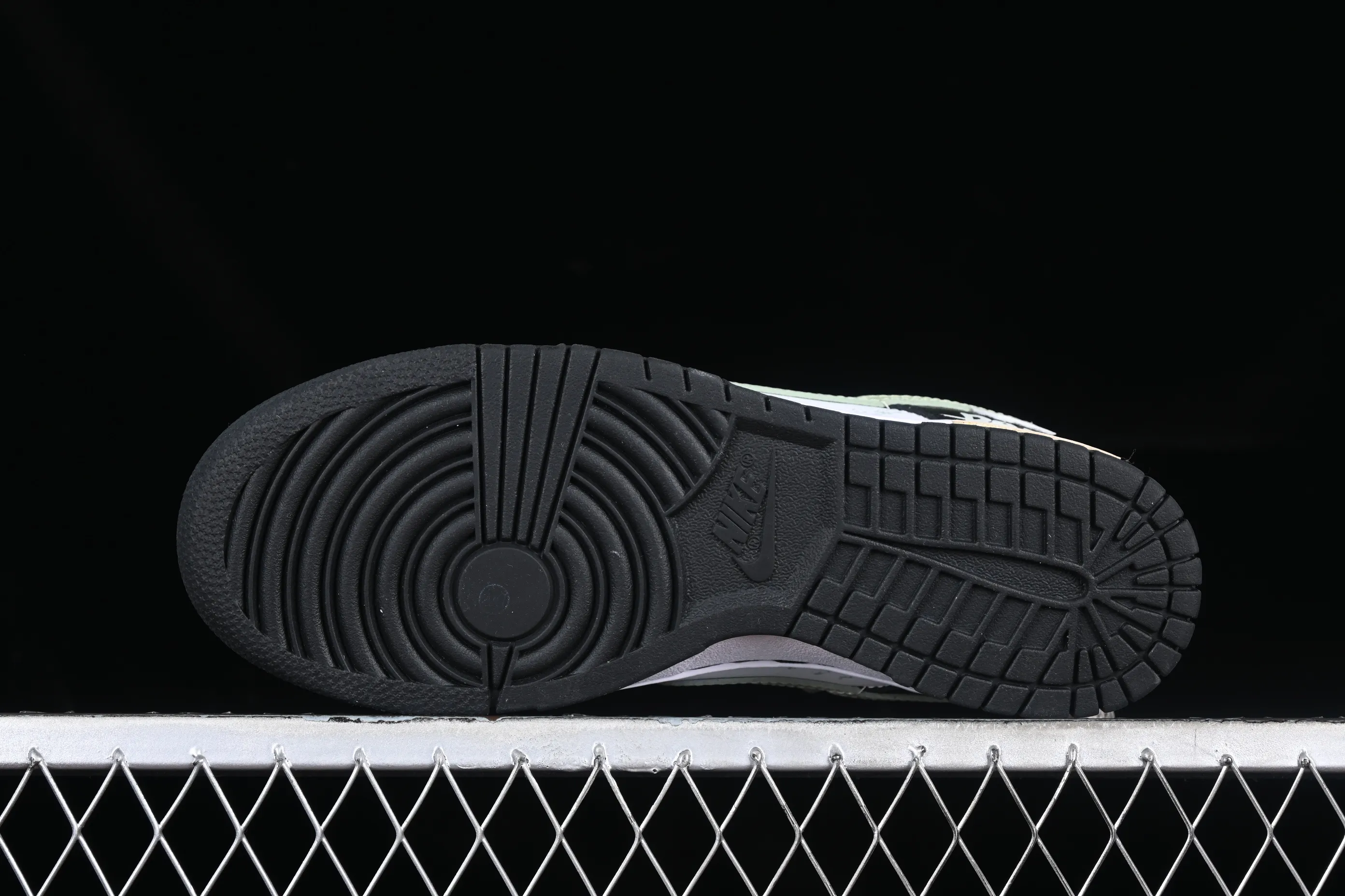 All Categories Nk SB Dunk Series Nk SB Dunk Low Low-top sneakers Nk Dunk Low Rolling in Black and white yellow panda Graffiti simple SB strap low-top casual sneakers DD1503-101